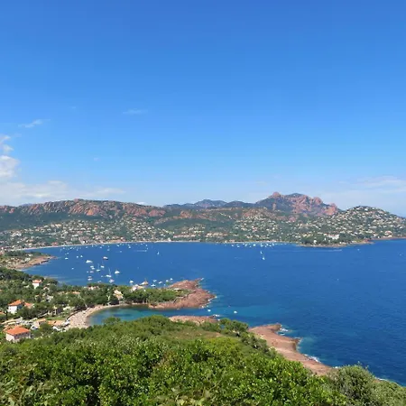 Apartment Cap Esterel Village : 2 Pieces Mer Renove 2e Etage- E1 275la *