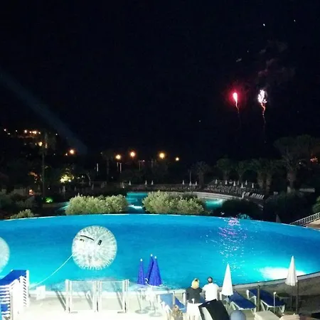Cap Esterel Village : 2 Pièces Mer Rénové 2è étage- E1 275la *